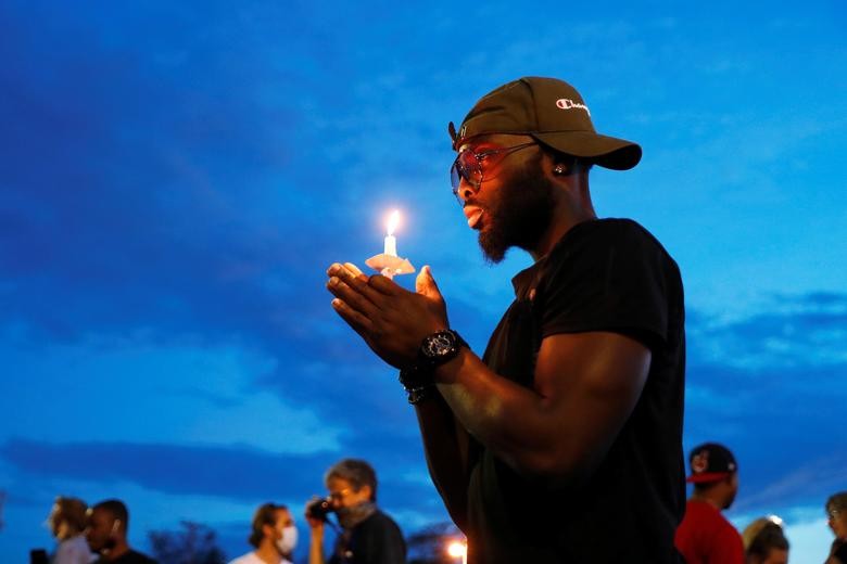 A man holds a candle as he reacts at the scene of the death of George Floyd in Minneapolis, Minnesota. REUTERS/Lucas Jackson  
